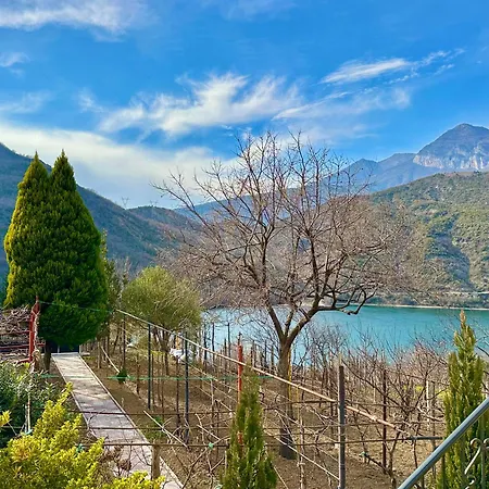 Lakeview Escape Koman