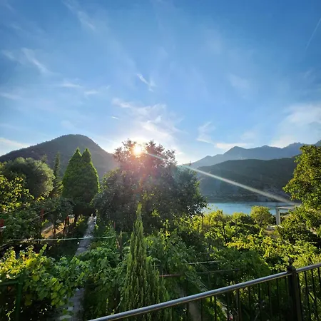 Lakeview Escape Vendégház Koman