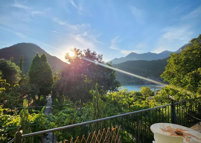 ゲストハウス Lakeview Escape Koman